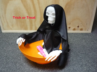 Uitnodiging Halloween pompoen schedel confetti
